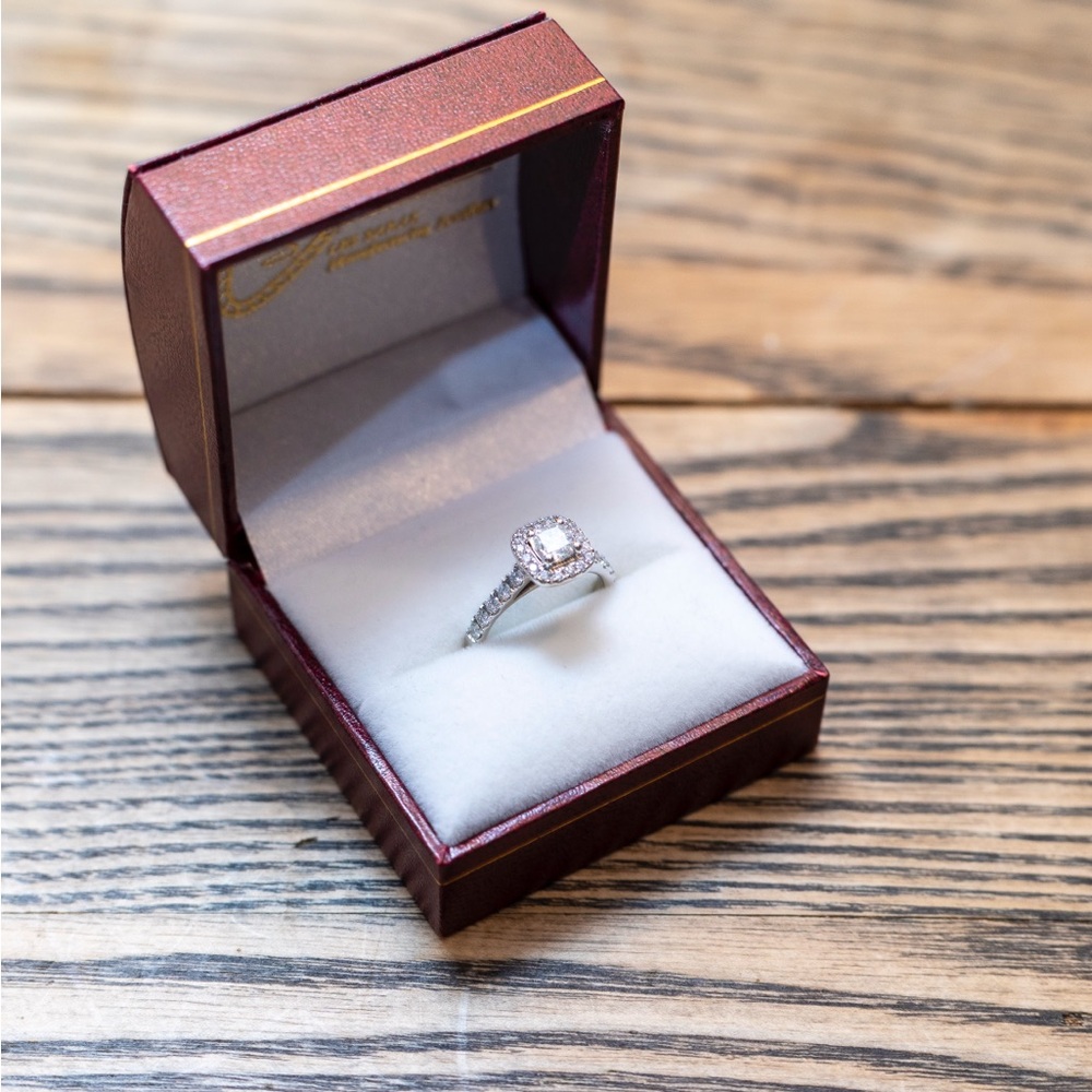Elegant Silver Diamond Ring